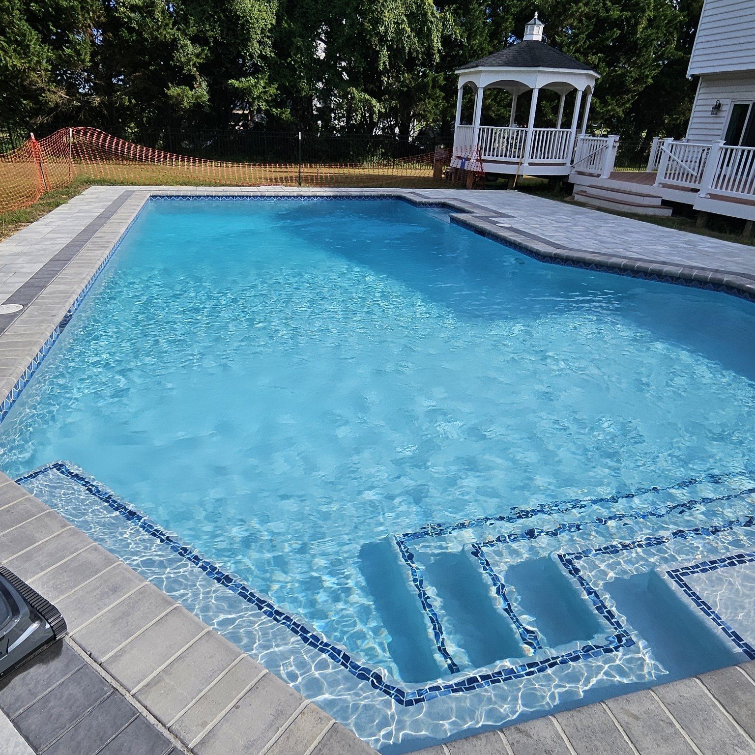 Custom pool with entry steps